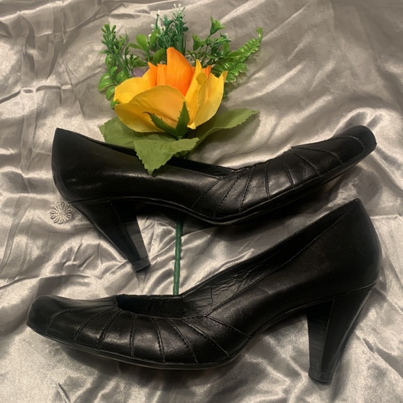 🌹Gianni Bini • Vintage Very Classy Black Leather Pumps Heels - Picture 1 of 12